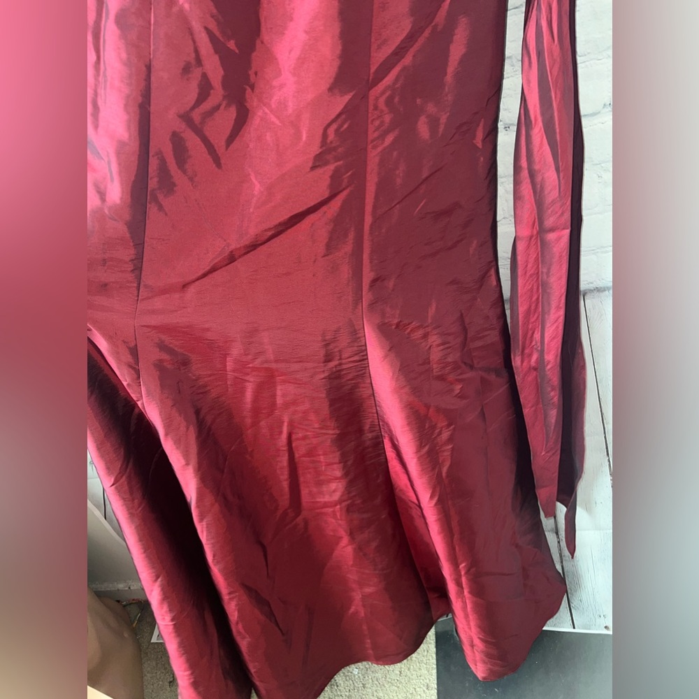 Beautifully Modest Red Sleeveless Formal Long Dress size 6 - Picture 9 of 15